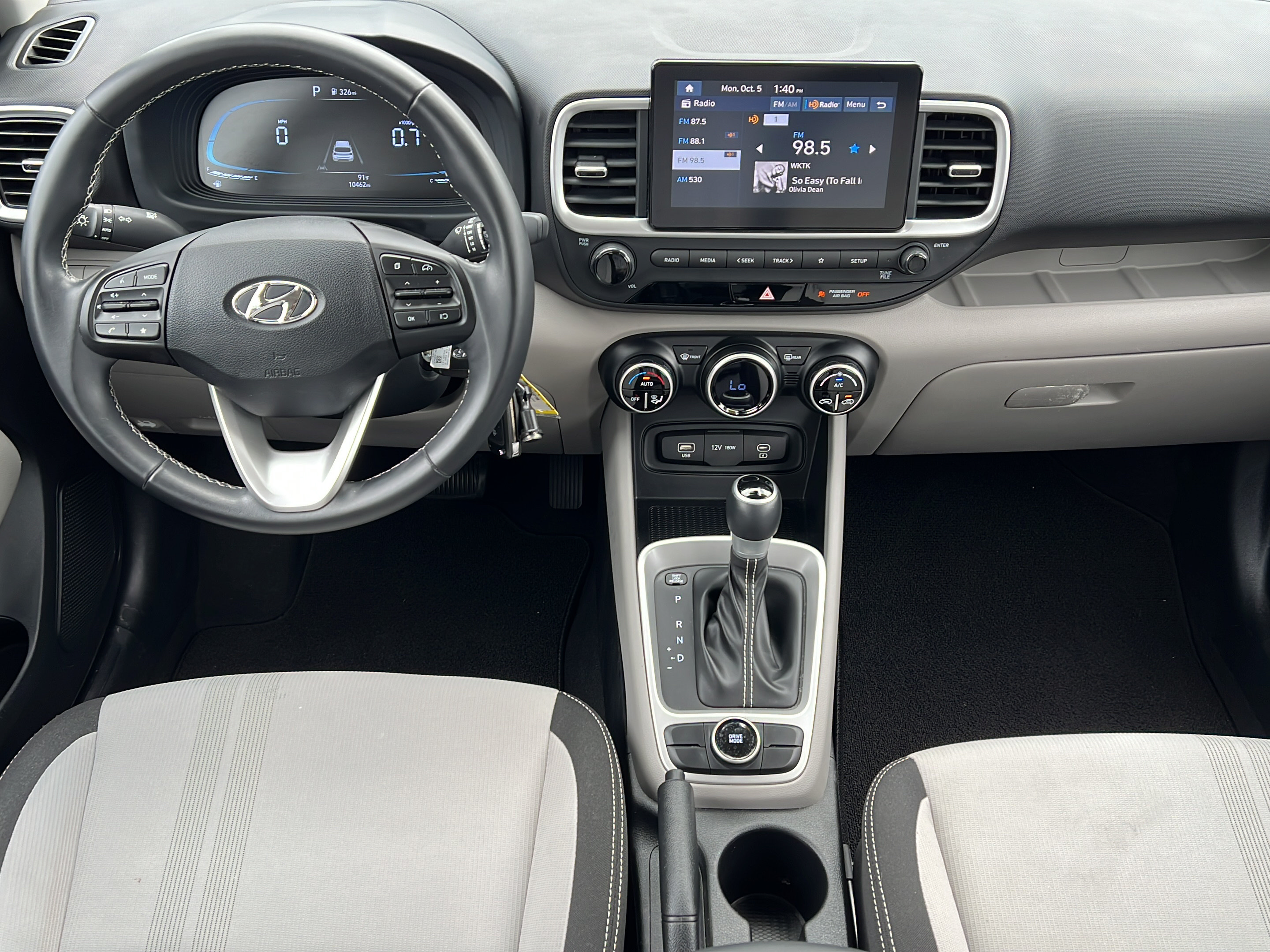 Certified 2023 Hyundai Venue SEL FWD image 11