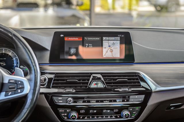 Used 2018 BMW 540i w/ M Sport Package RWD image 30