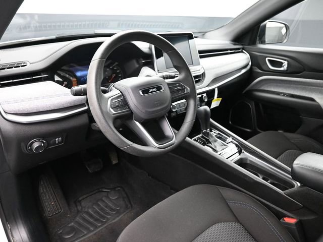 Used 2025 Jeep Compass Sport image 13