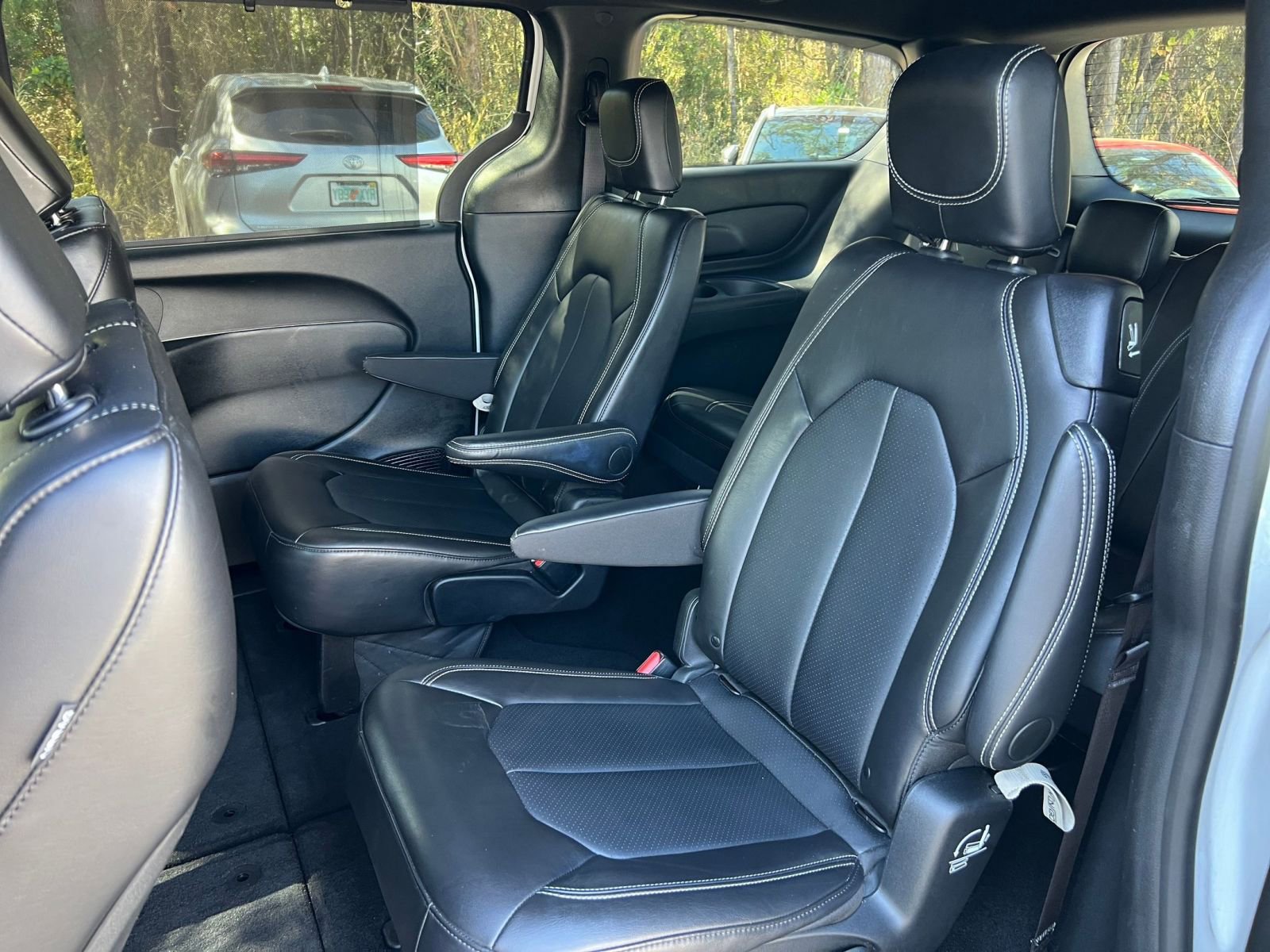 Used 2025 Chrysler Pacifica Select image 41