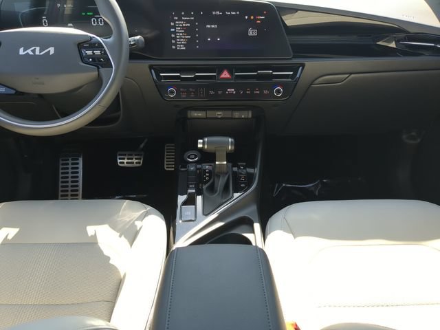 Used 2024 Kia Niro EX Touring FWD image 16