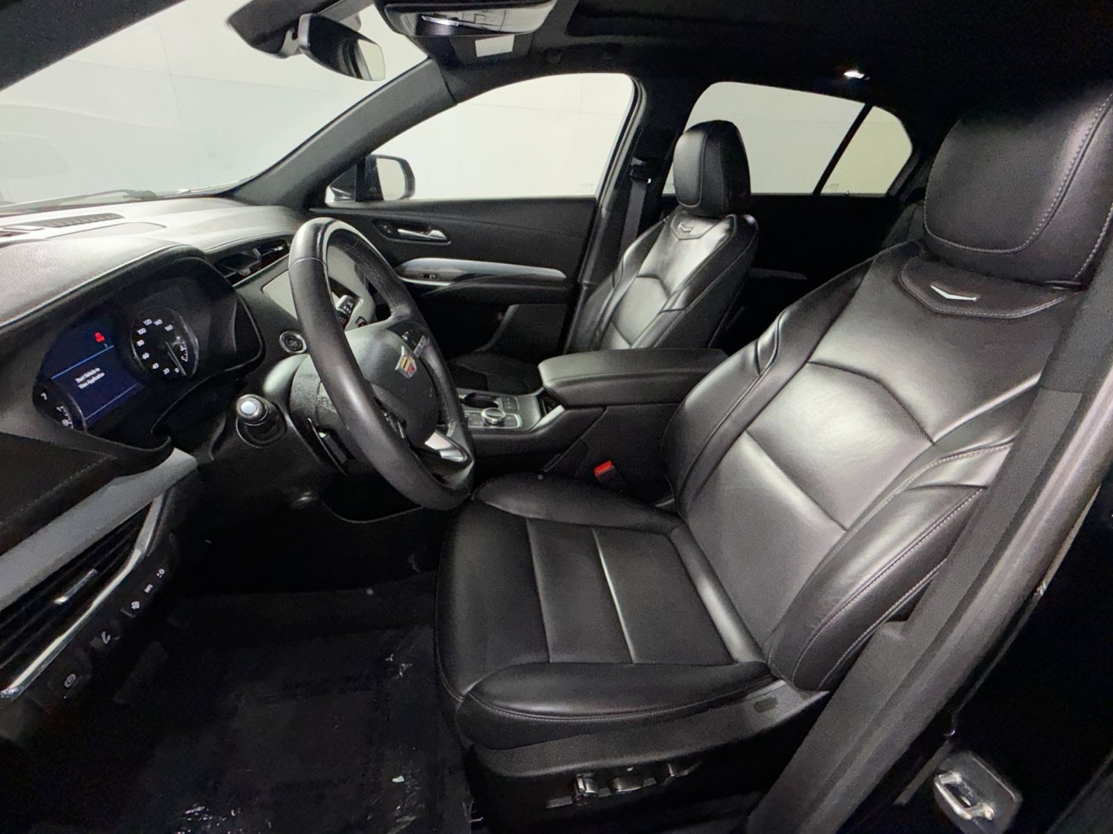 Used 2023 Cadillac XT4 Premium Luxury w/ Technology Package AWD/4WD image 13
