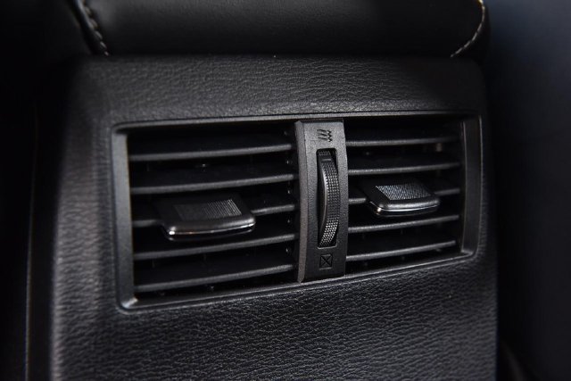 Used 2025 Mitsubishi Outlander SE AWD/4WD image 26