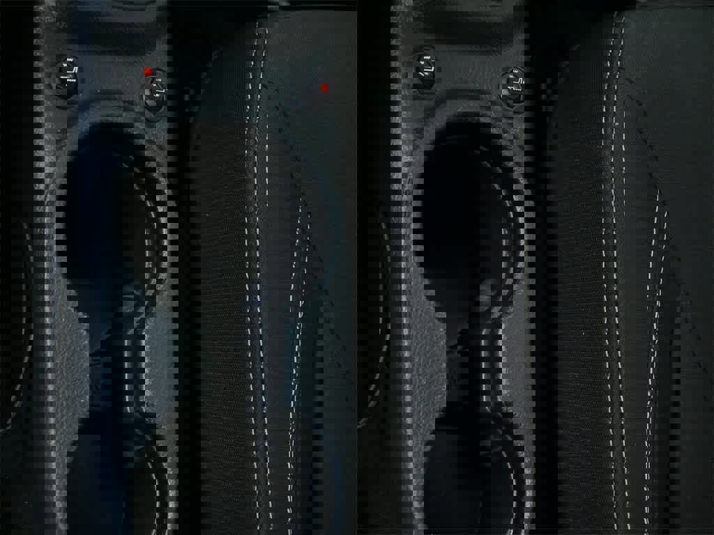 Used 2018 Jeep Wrangler Unlimited Sahara w/ Connectivity Group image 21