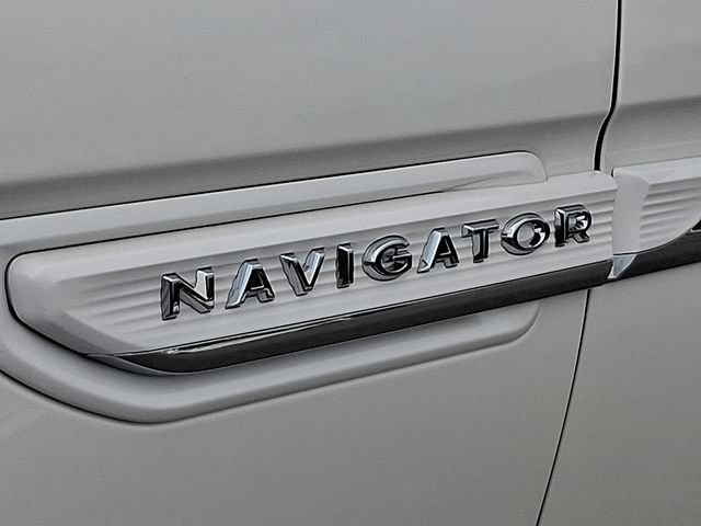 New 2024 Lincoln Navigator L Reserve AWD/4WD image 10