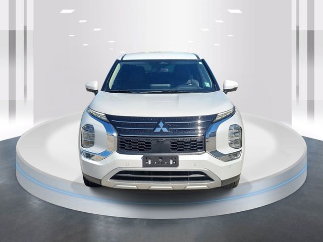 Used 2024 Mitsubishi Outlander SE image 2