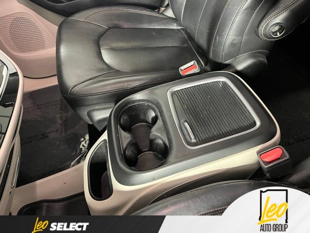 Used 2018 Chrysler Pacifica Touring-L Plus w/ Tire & Wheel Group FWD image 22