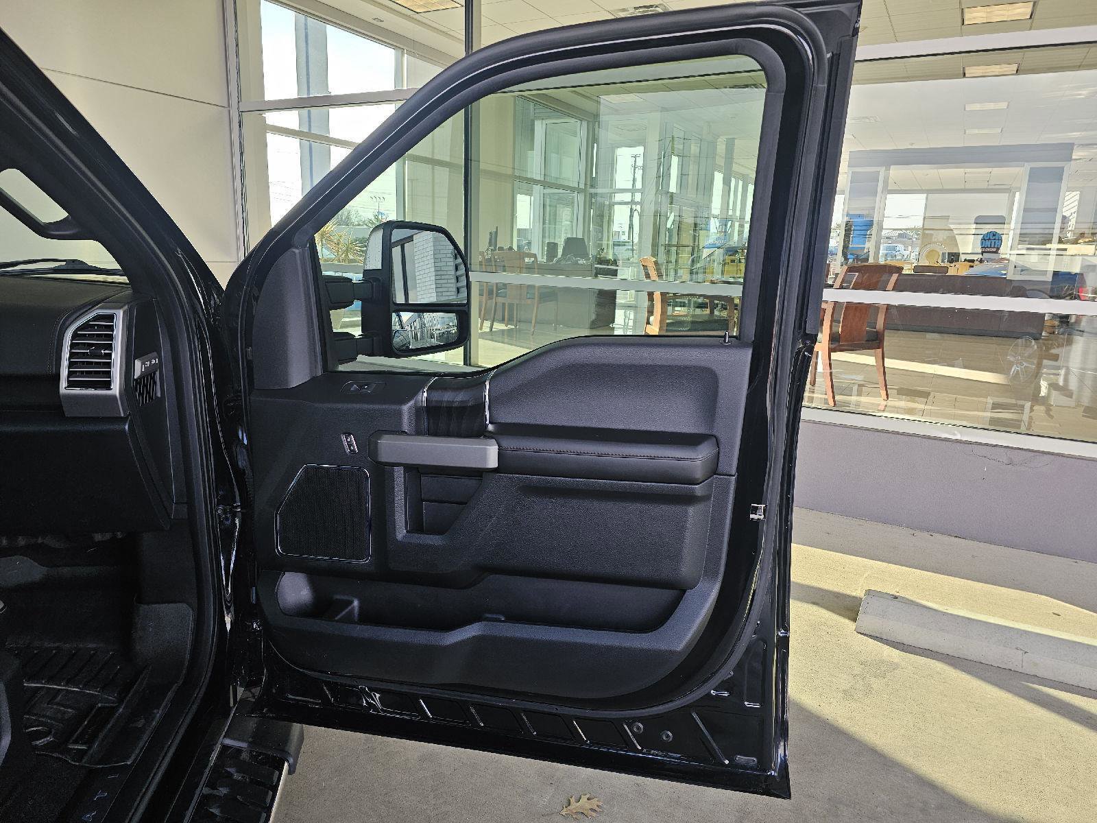 Used 2018 Ford F150 Platinum w/ Equipment Group 701A Luxury AWD/4WD image 11