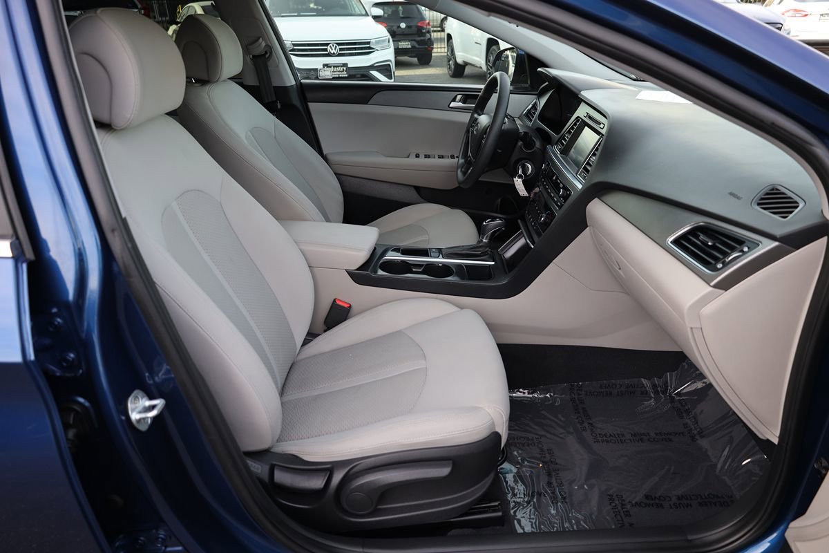 Used 2017 Hyundai Sonata SE w/ Cargo Package FWD image 14