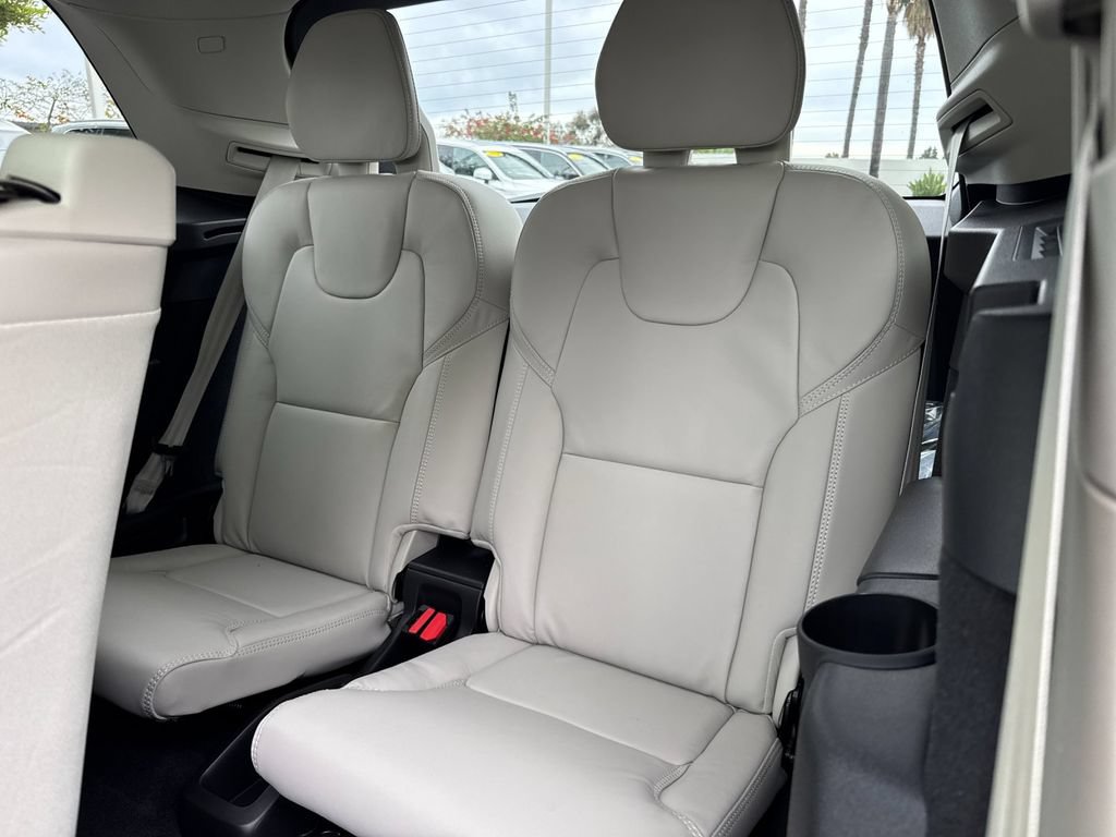 New 2026 Volvo XC90 T8 Ultra w/ Protection Package Premier AWD/4WD image 14