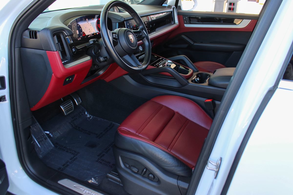 Used 2024 Porsche Cayenne S AWD/4WD image 14
