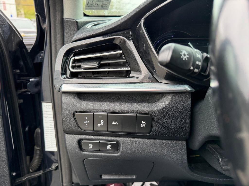 Used 2022 Kia Niro EX w/ Cold Weather Package FWD image 14