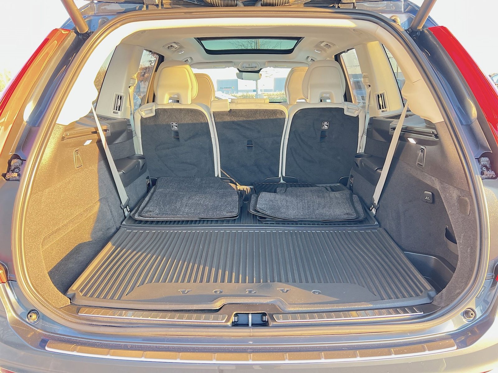 Certified 2024 Volvo XC90 B6 Ultimate w/ Protection Package Premier image 27