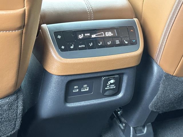 Used 2024 Nissan Pathfinder Platinum image 19
