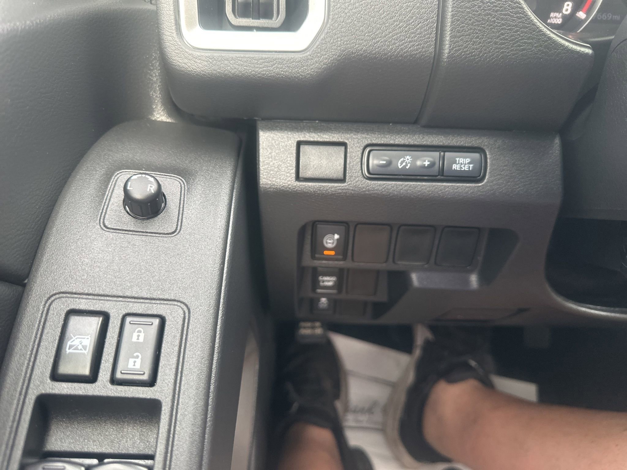 Used 2025 Nissan Frontier SV RWD image 27