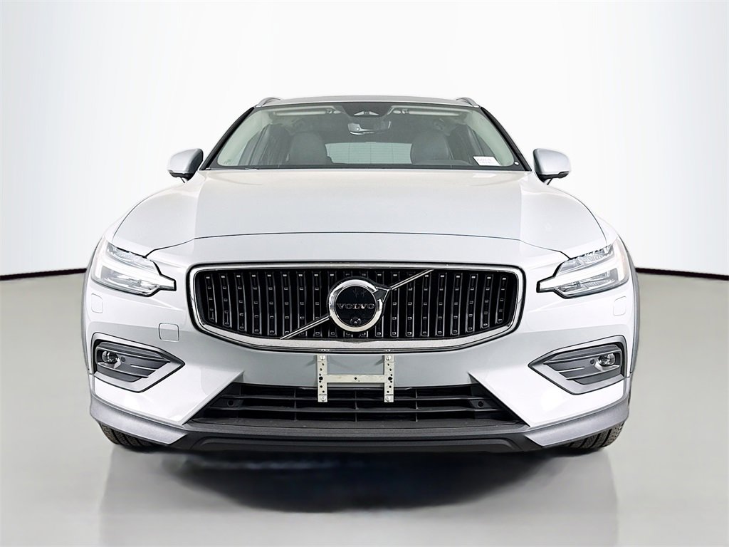 New 2026 Volvo V60 B5 Cross Country Ultra w/ Climate Package image 2