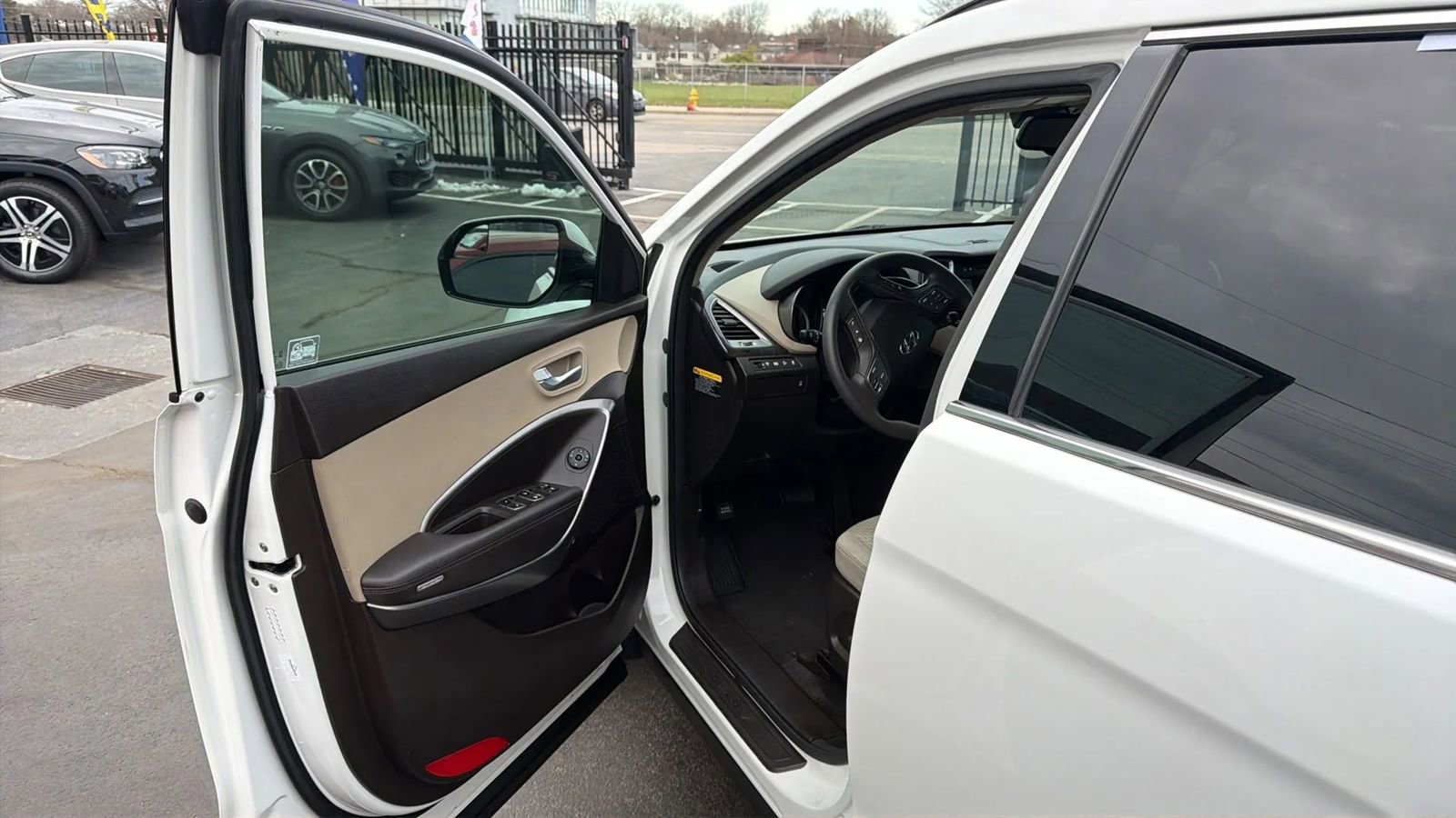 Used 2017 Hyundai Santa Fe SE image 16