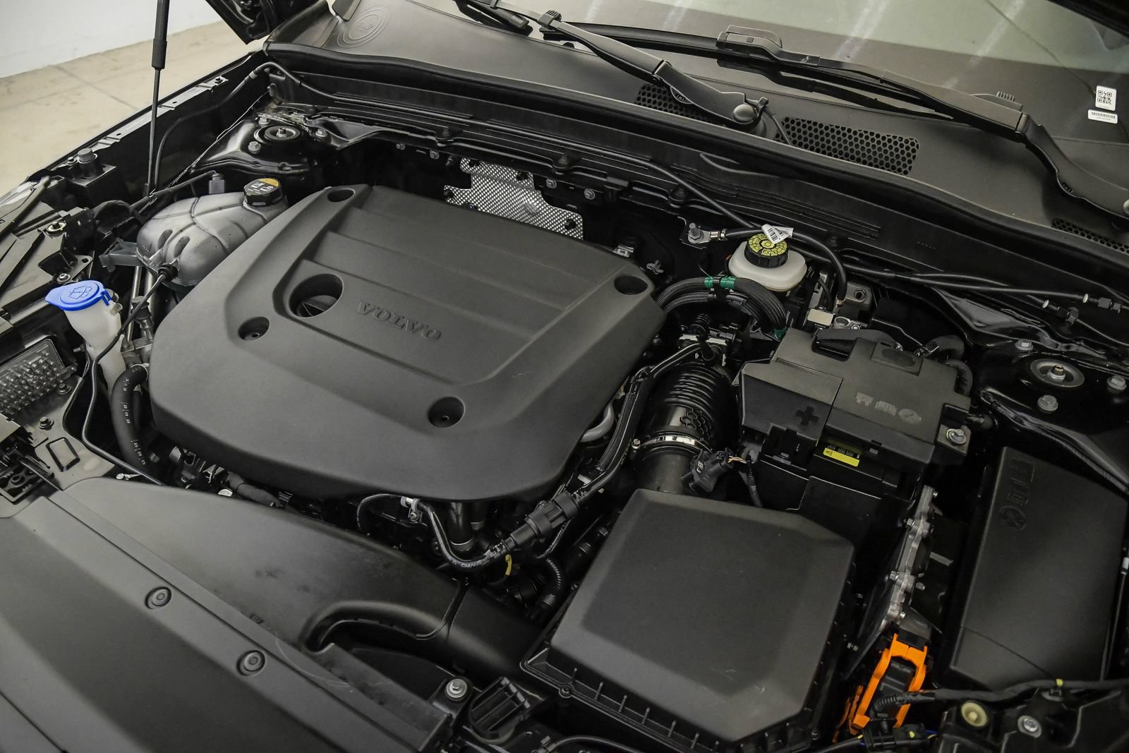 Certified 2026 Volvo XC40 B5 Plus AWD/4WD image 27