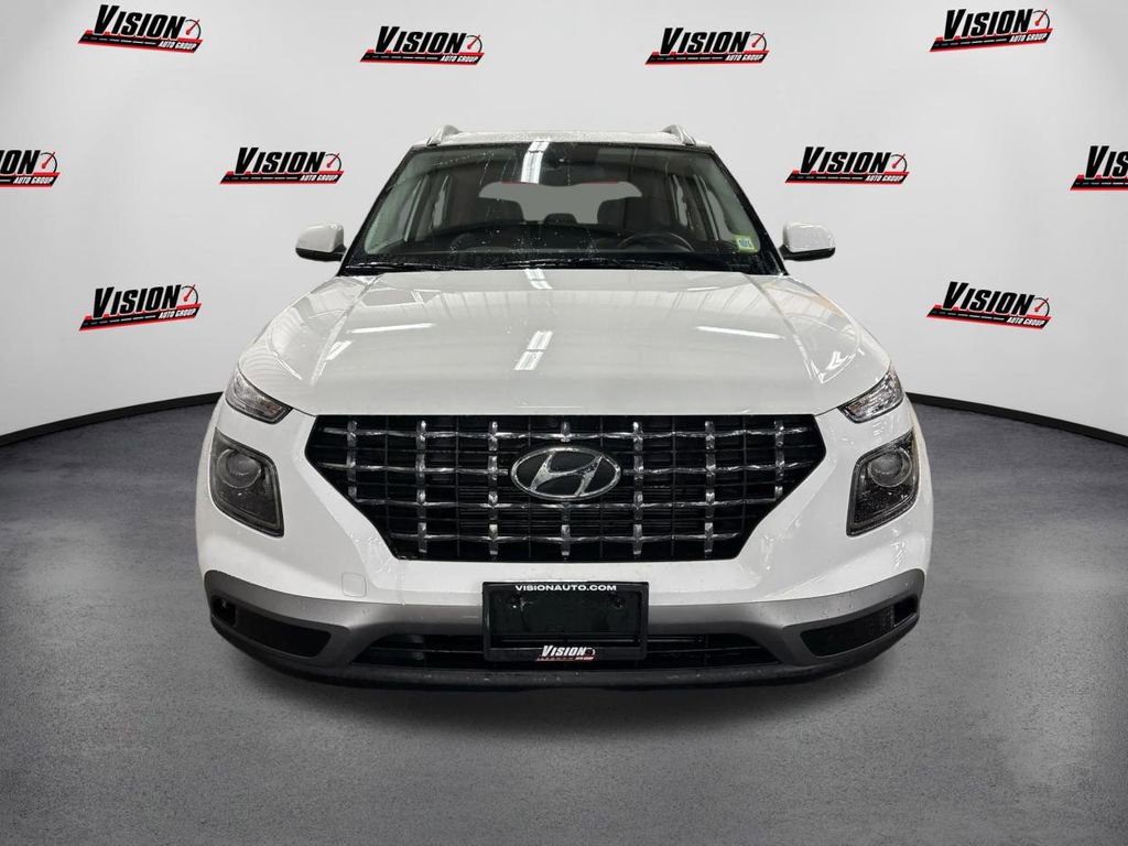 Certified 2025 Hyundai Venue SEL video 2