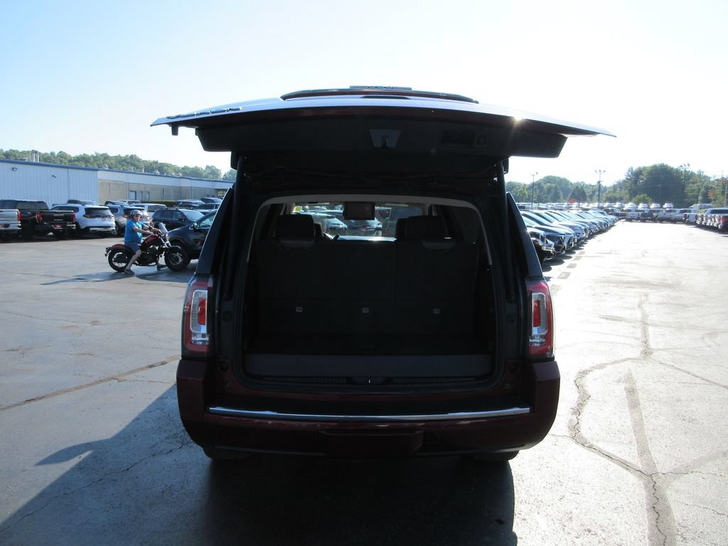 Certified 2020 GMC Yukon Denali w/ Open Road Package AWD/4WD image 8