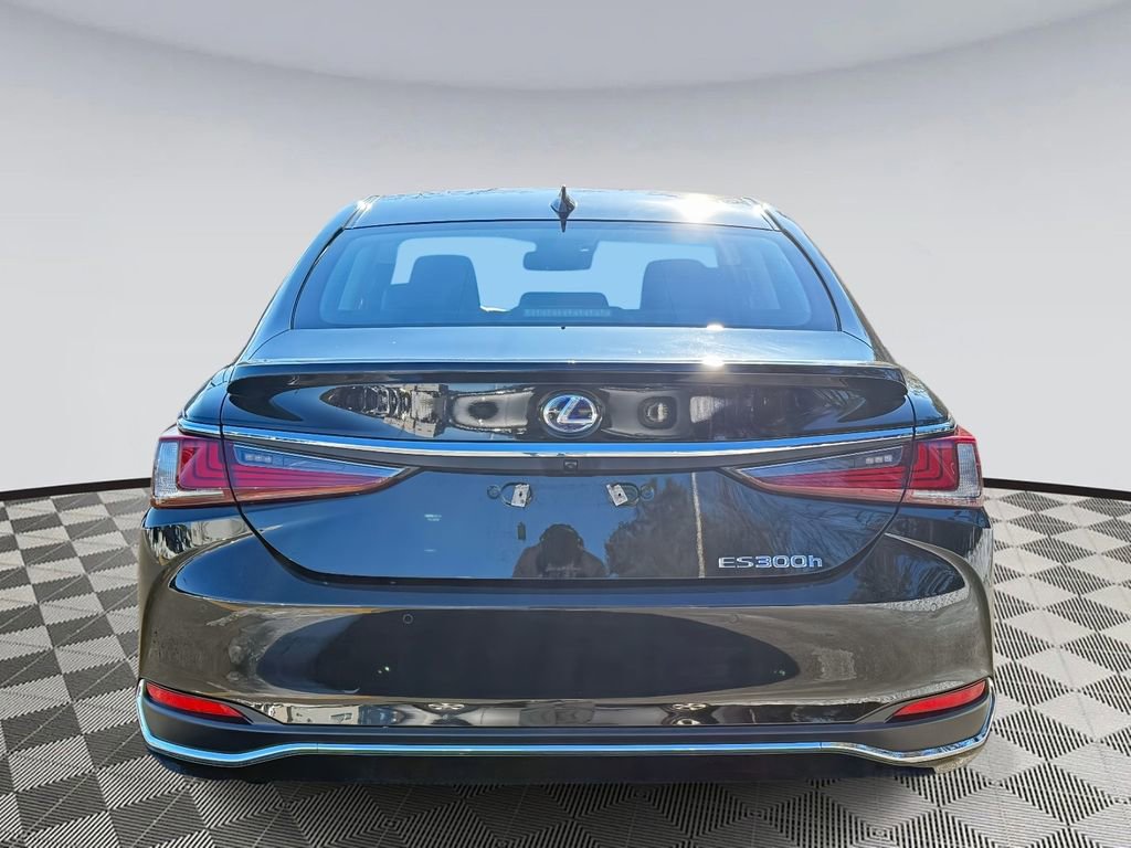 Used 2020 Lexus ES 300h w/ Accessory Package image 3
