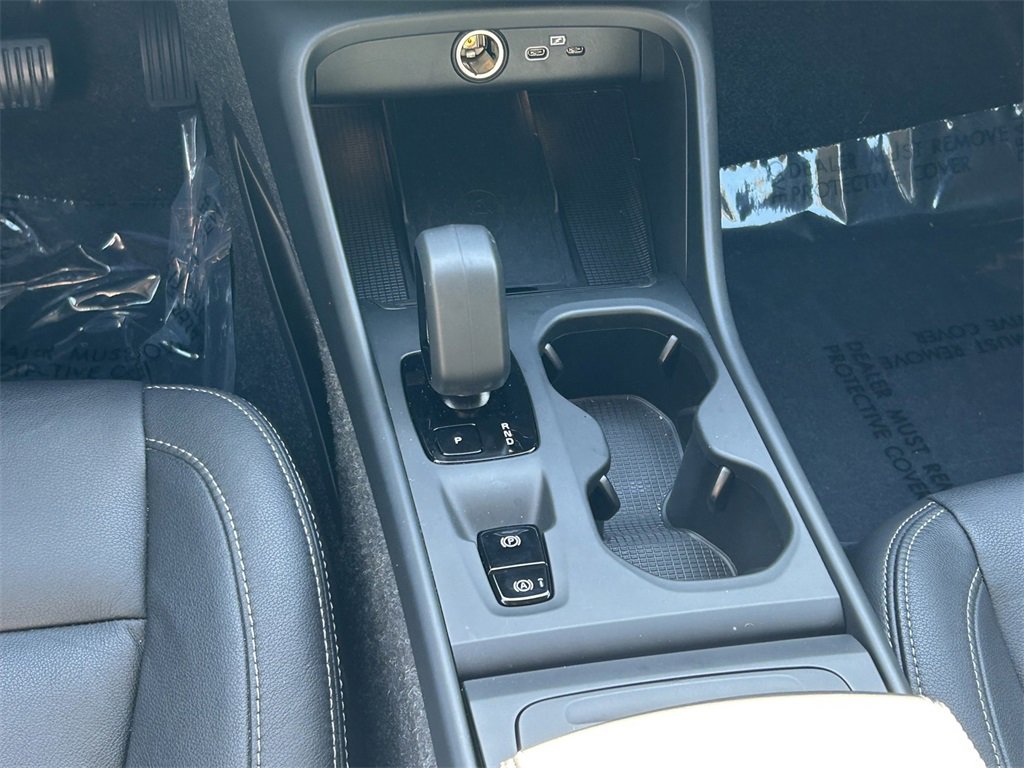 Used 2025 Volvo XC40 B5 Core w/ Protection Package Premier image 20