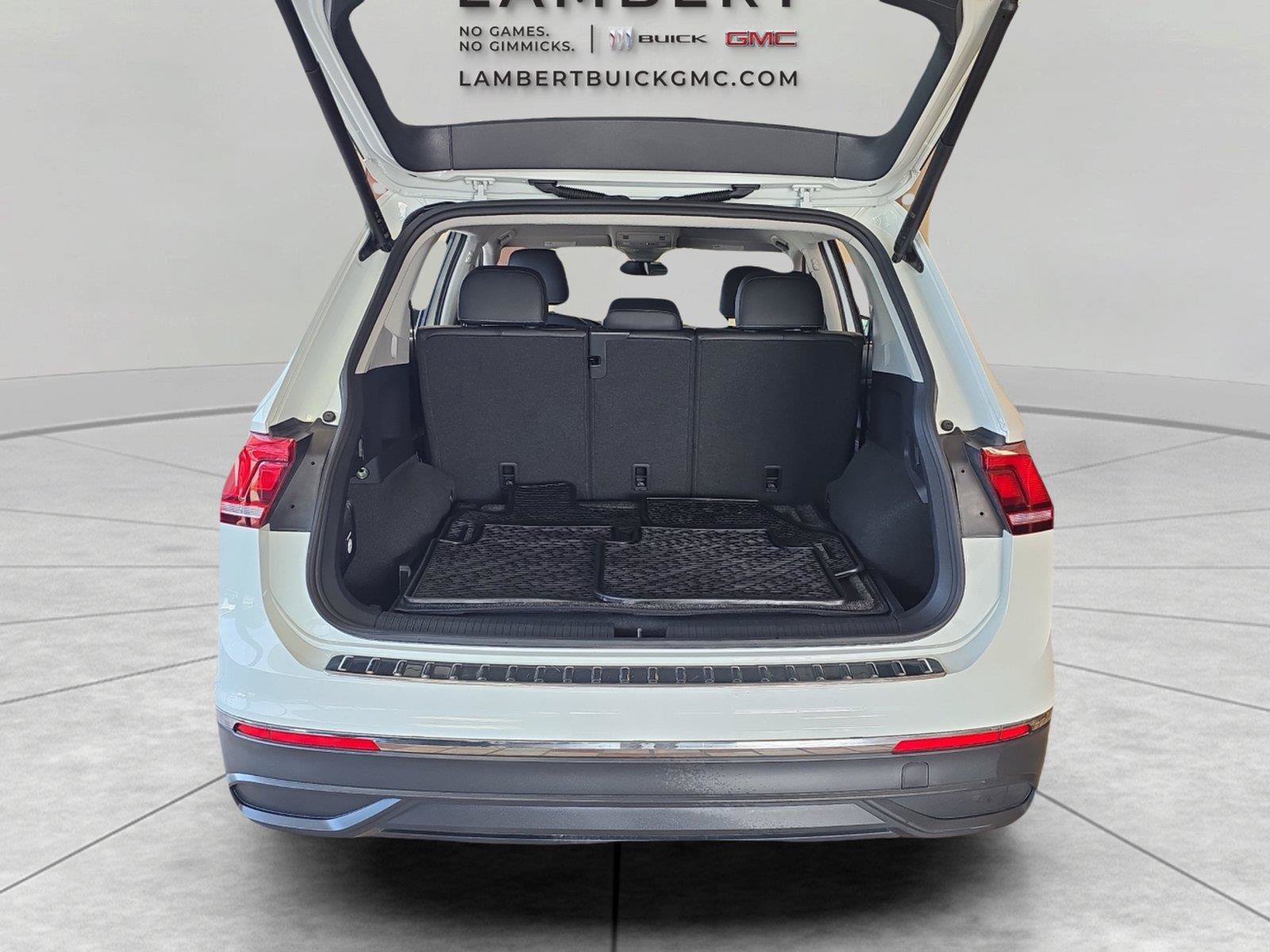 Used 2024 Volkswagen Tiguan SE AWD/4WD image 13
