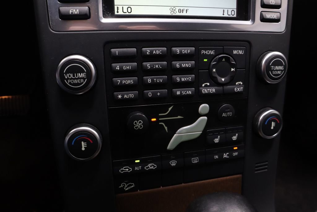 Used 2010 Volvo XC70 3.2 image 33