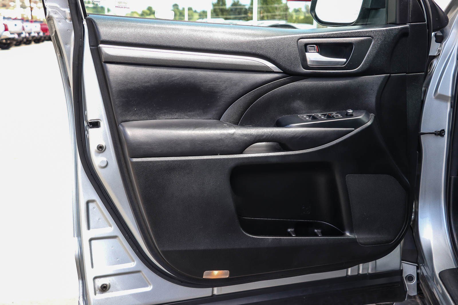 Certified 2017 Toyota Highlander SE w/ Carpet Mat Package image 22