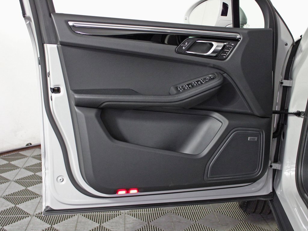 Used 2026 Porsche Macan image 15