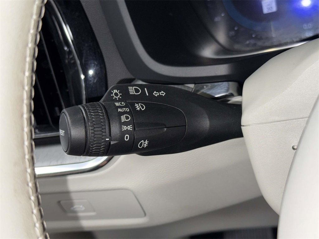 Used 2023 Volvo S60 B5 Plus image 26