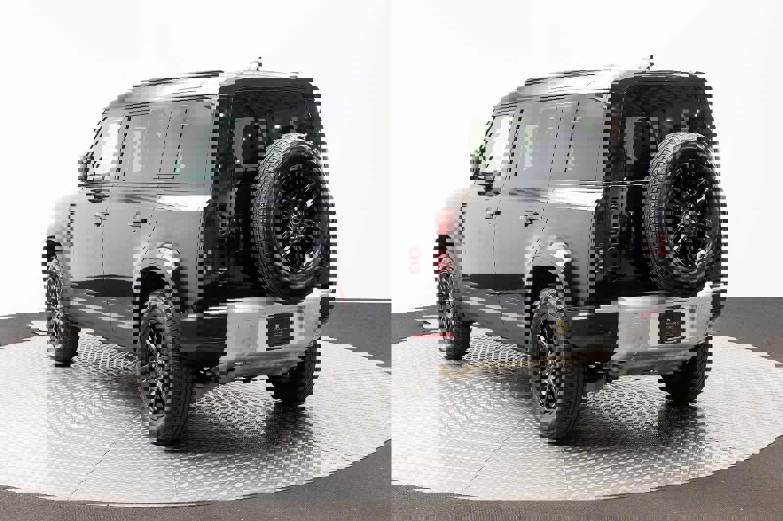 Used 2025 Land Rover Defender 110 S image 4