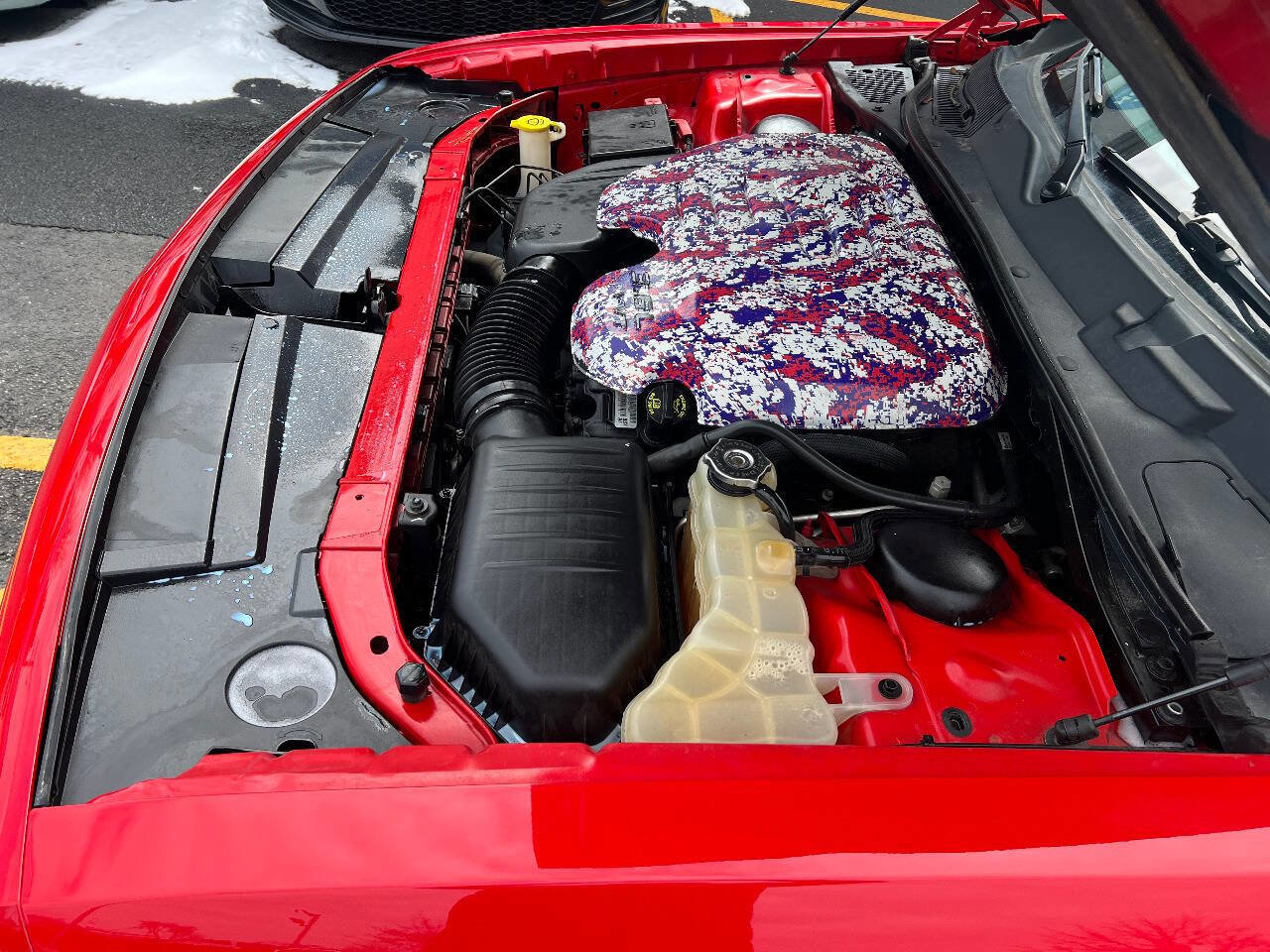 Used 2015 Dodge Challenger SXT image 36