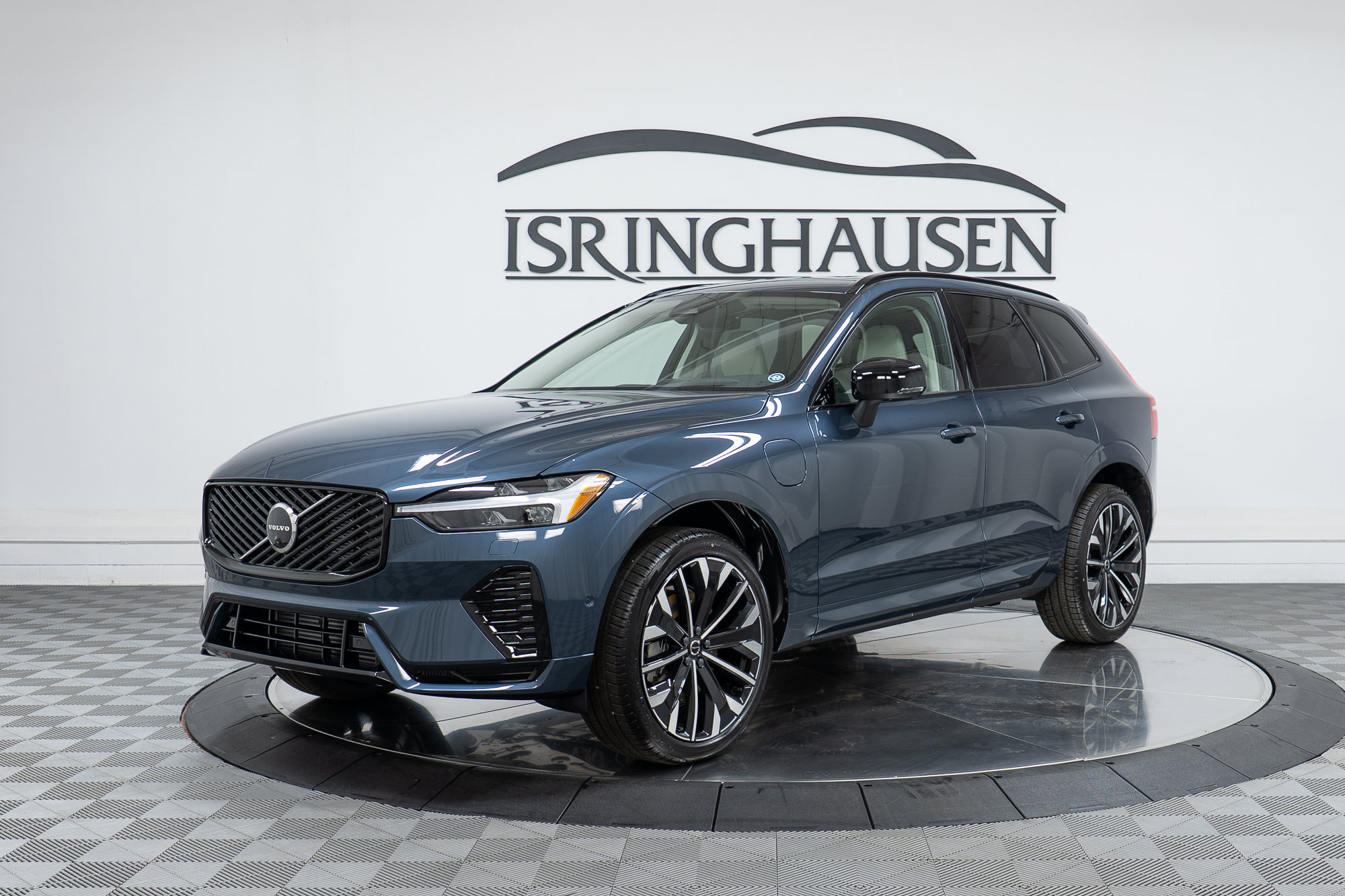 New 2026 Volvo XC60 T8 Ultra w/ Climate Package