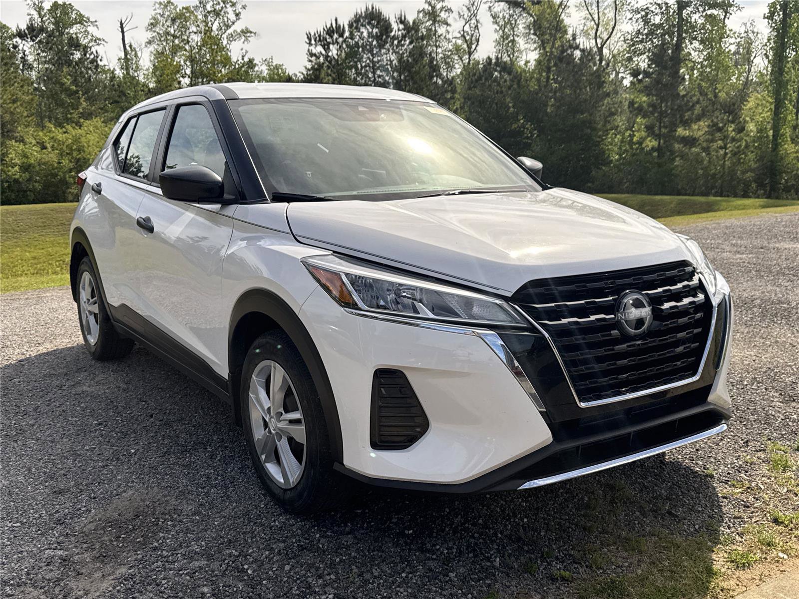 Used 2024 Nissan Kicks S image 2