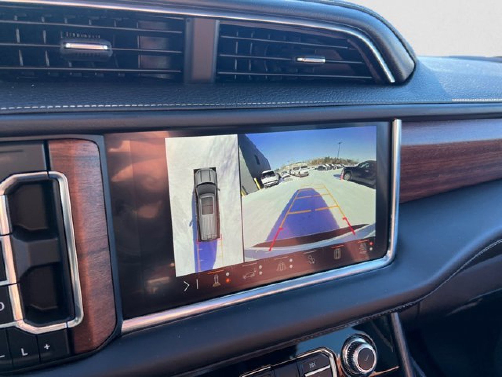 Used 2024 GMC Yukon XL Denali Ultimate image 18