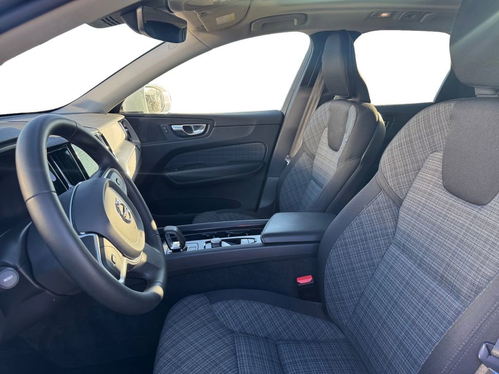 Certified 2023 Volvo XC60 B5 Core image 32