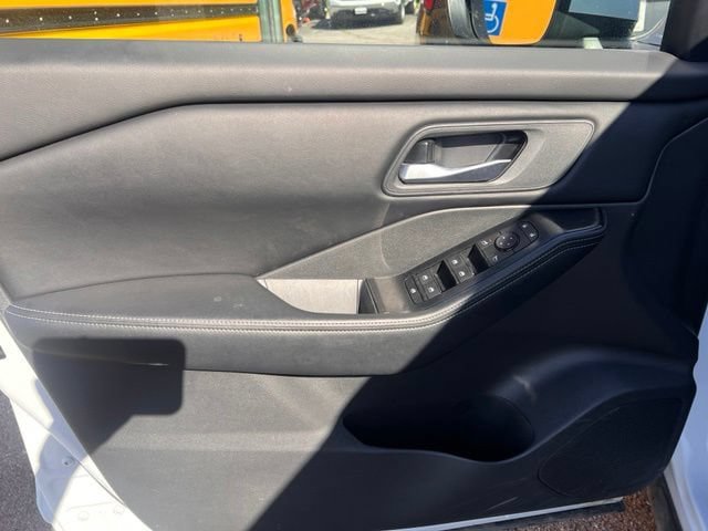 Used 2025 Nissan Rogue SV AWD/4WD image 8