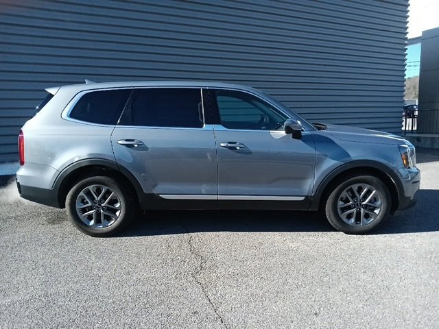 Used 2023 Kia Telluride LX image 2