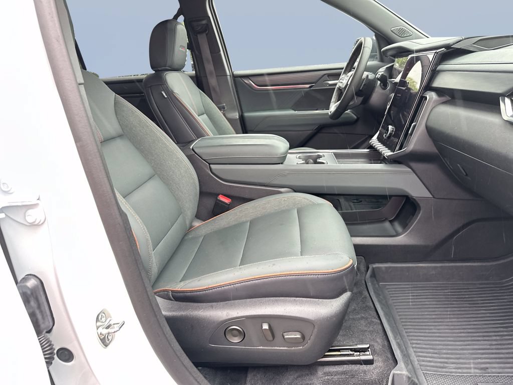 Used 2025 GMC Acadia AT4 w/ LPO, Floor Liner Package AWD/4WD image 22