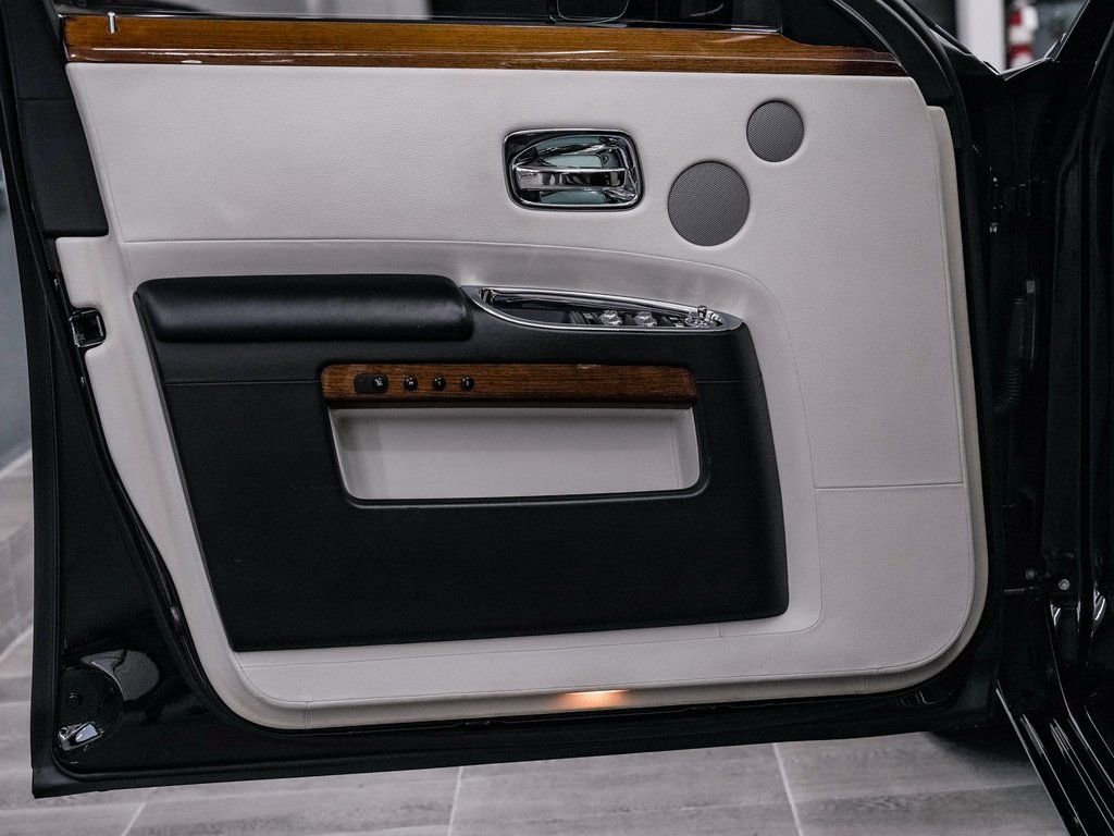 Used 2011 Rolls-Royce Ghost image 15