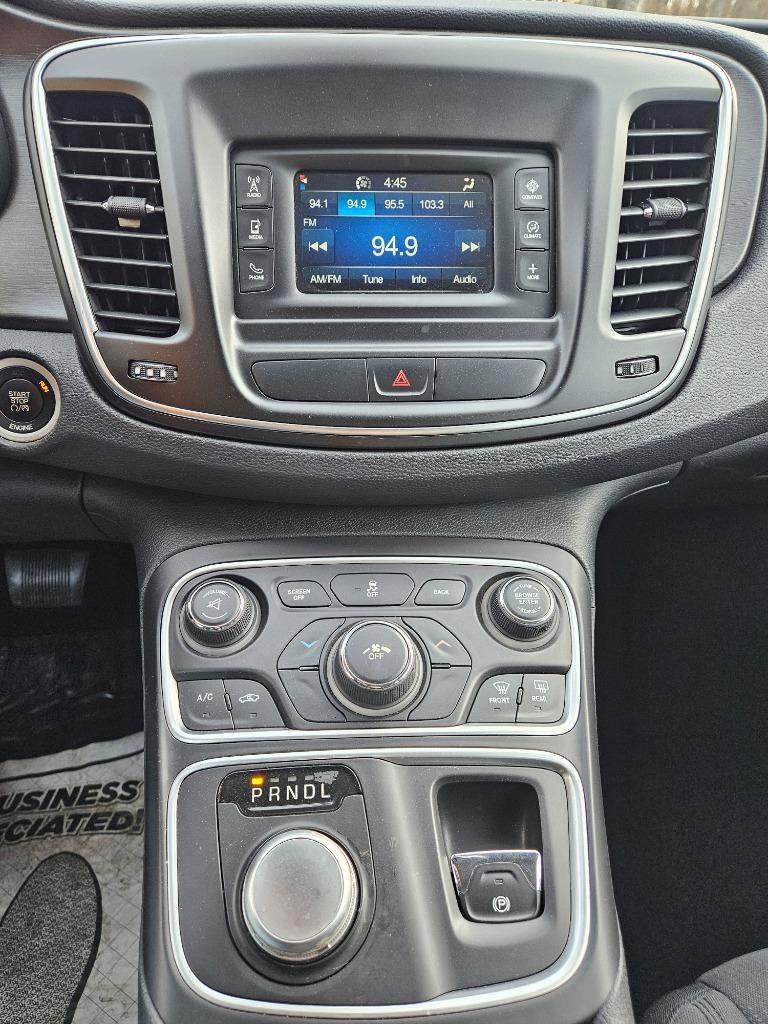 Used 2015 Chrysler 200 Limited image 14