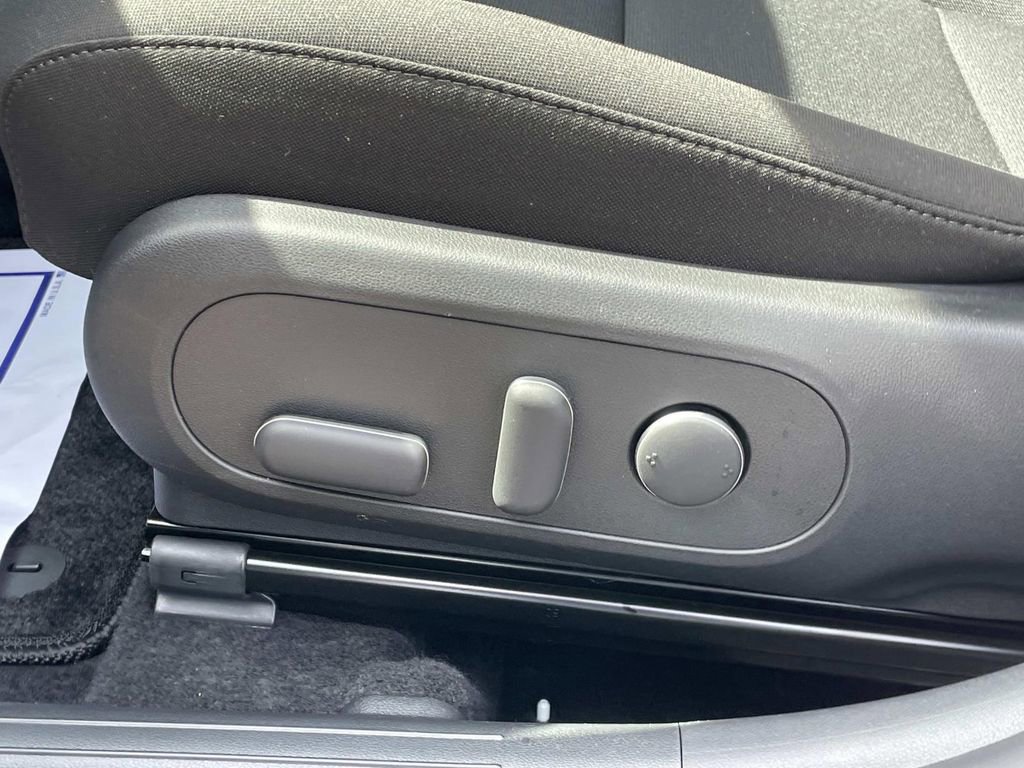 New 2025 Hyundai Kona SEL image 17