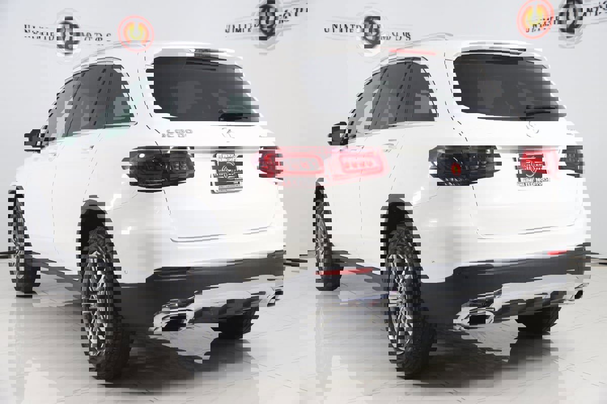 Used 2022 Mercedes-Benz GLC 300 4MATIC w/ Driver Assistance Package image 4