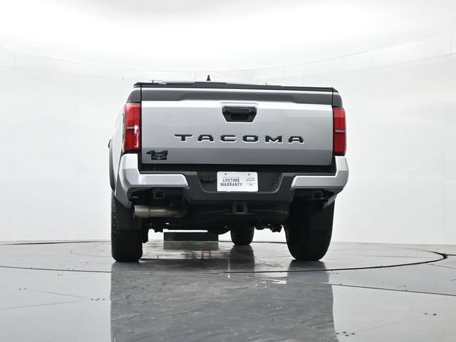Used 2024 Toyota Tacoma TRD Off-Road AWD/4WD image 38