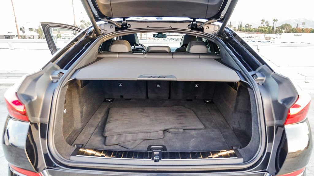 Used 2024 BMW X6 M60i w/ Parking Assistance Package image 31