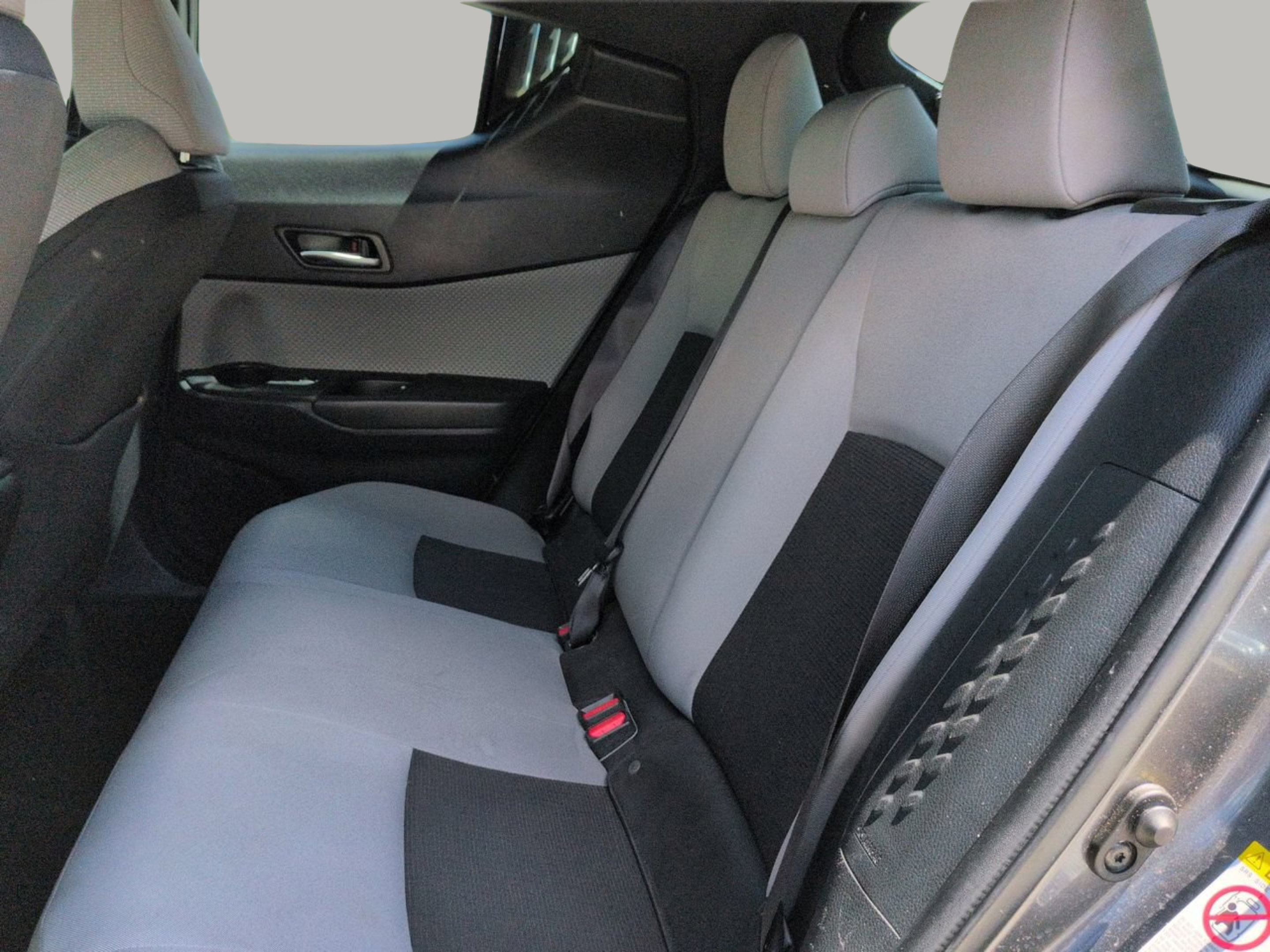 Used 2019 Toyota C-HR XLE FWD image 17