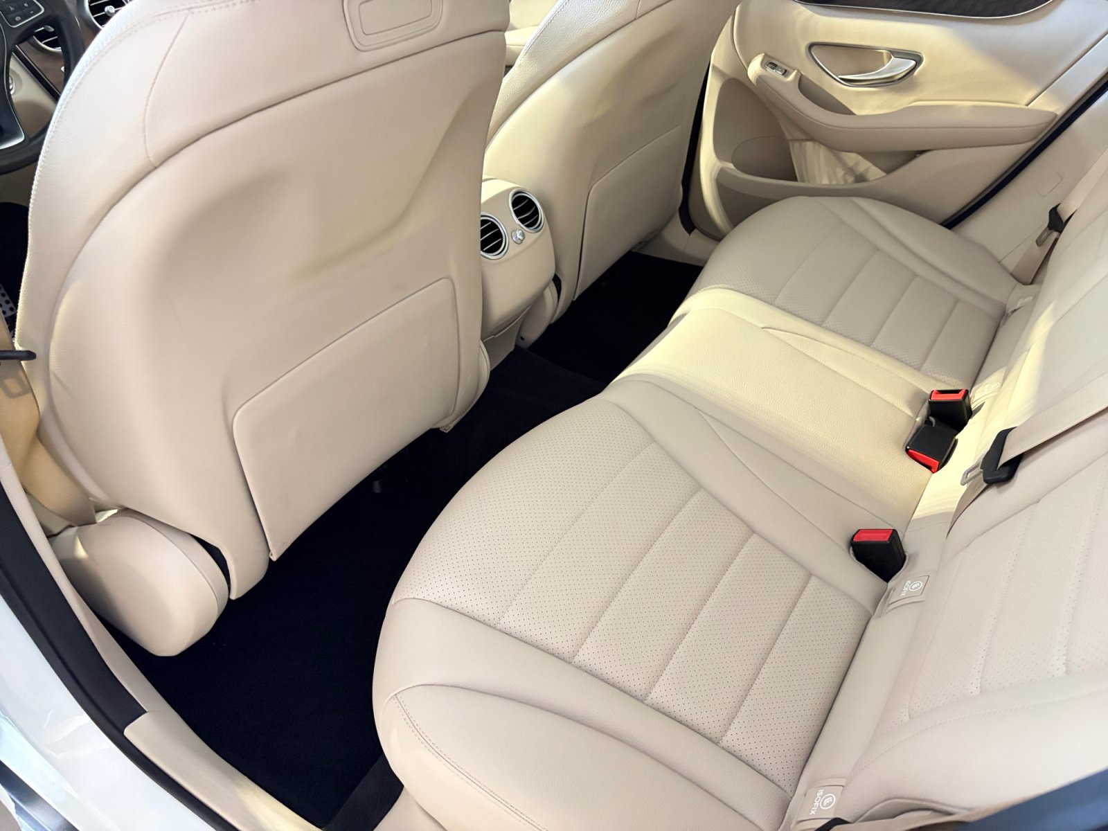Used 2019 Mercedes-Benz GLC 300 4MATIC image 34