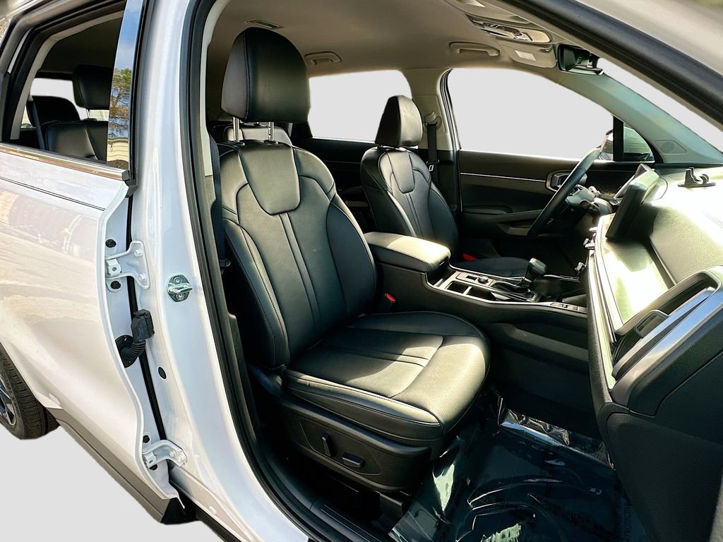 Certified 2025 Kia Sorento EX image 28