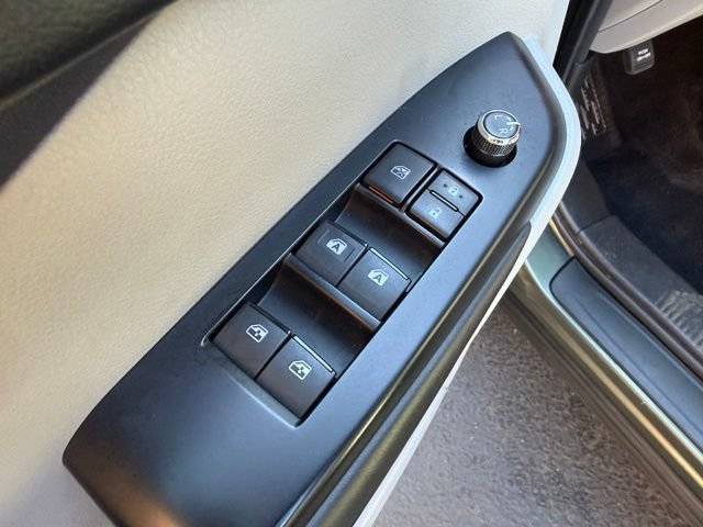 Used 2018 Toyota Highlander XLE AWD/4WD image 11
